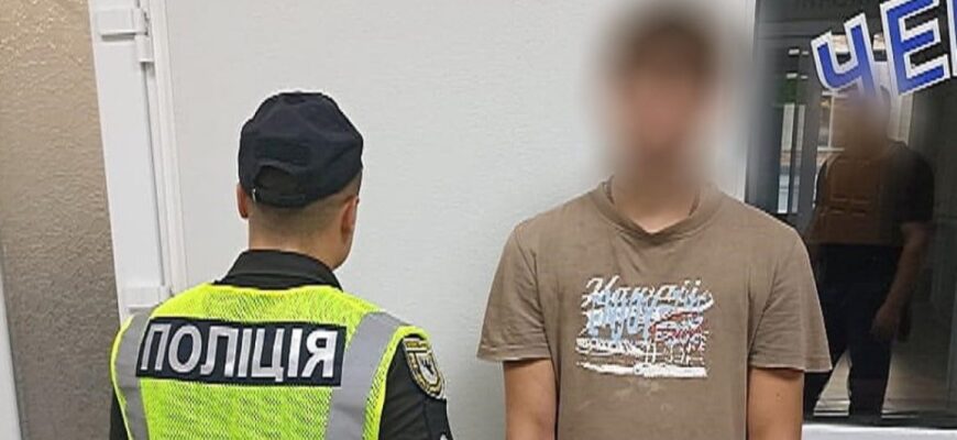 Вчинив хуліганство із застосуванням зброї: поліцейські затримали підозрюваного