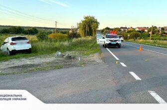 Поліція встановлює обставини автопригоди, у якій̆ травмувалася велосипедистка