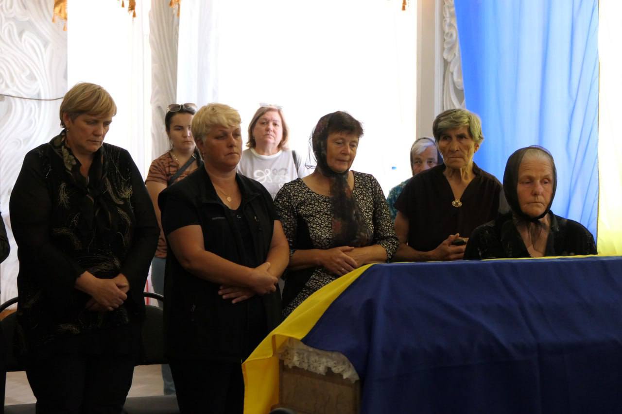 put5 - Калуська громада провела в останню дорогу героя Володимира Тепчука - rai.ua