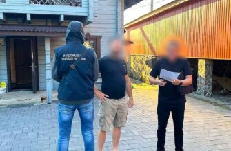 Торгівля зброєю: на Прикарпатті поліцейські затримали групу чоловіків