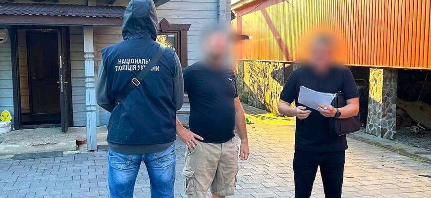 Торгівля зброєю: на Прикарпатті поліцейські затримали групу чоловіків