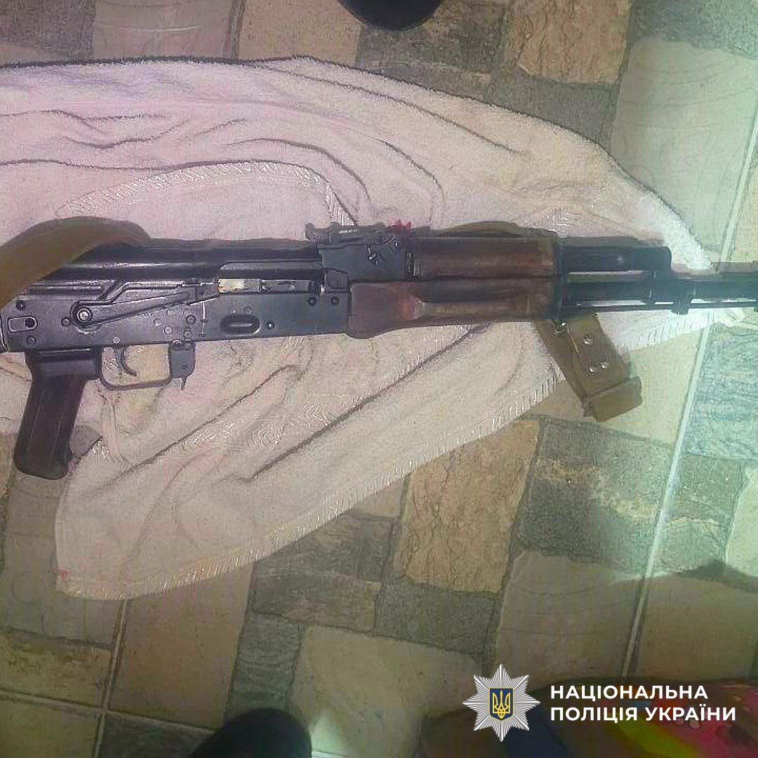 ren6 - Торгівля зброєю: на Прикарпатті поліцейські затримали групу чоловіків - rai.ua