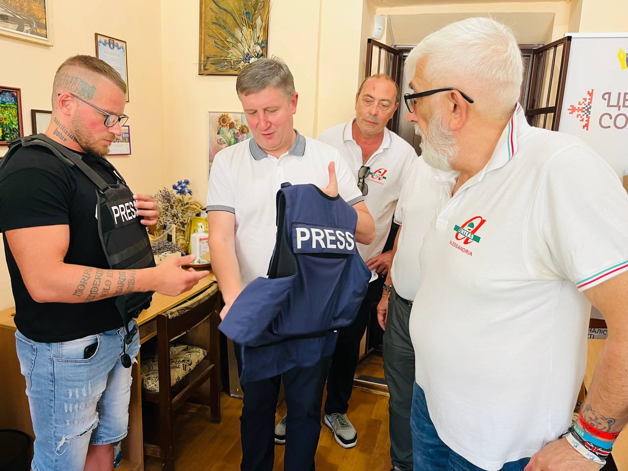 ryorshl - Івано-Франківський Центр журналістської солідарності відвідали італійські волонтери - rai.ua