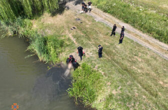Коломийський район: водолази дістали з водойми тіло чоловіка