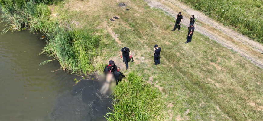 Коломийський район: водолази дістали з водойми тіло чоловіка