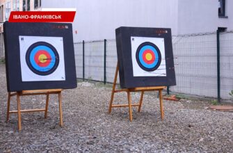 В Івано-Франківську ветерани навчали стрільбі з лука. Відео