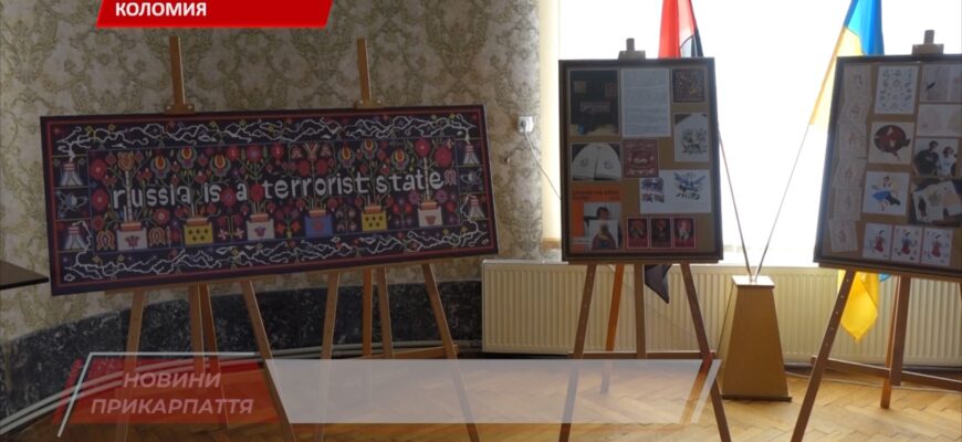 У Коломиї відкрилася виставка Марти Лешак. Відео