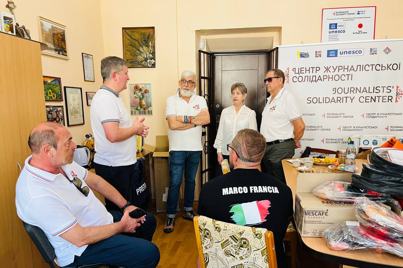 yorl - Івано-Франківський Центр журналістської солідарності відвідали італійські волонтери - rai.ua
