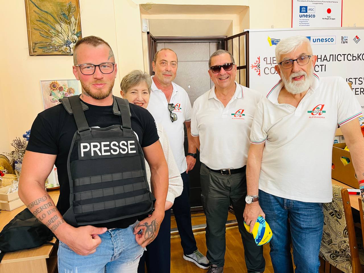 yrlggoshch - Івано-Франківський Центр журналістської солідарності відвідали італійські волонтери - rai.ua