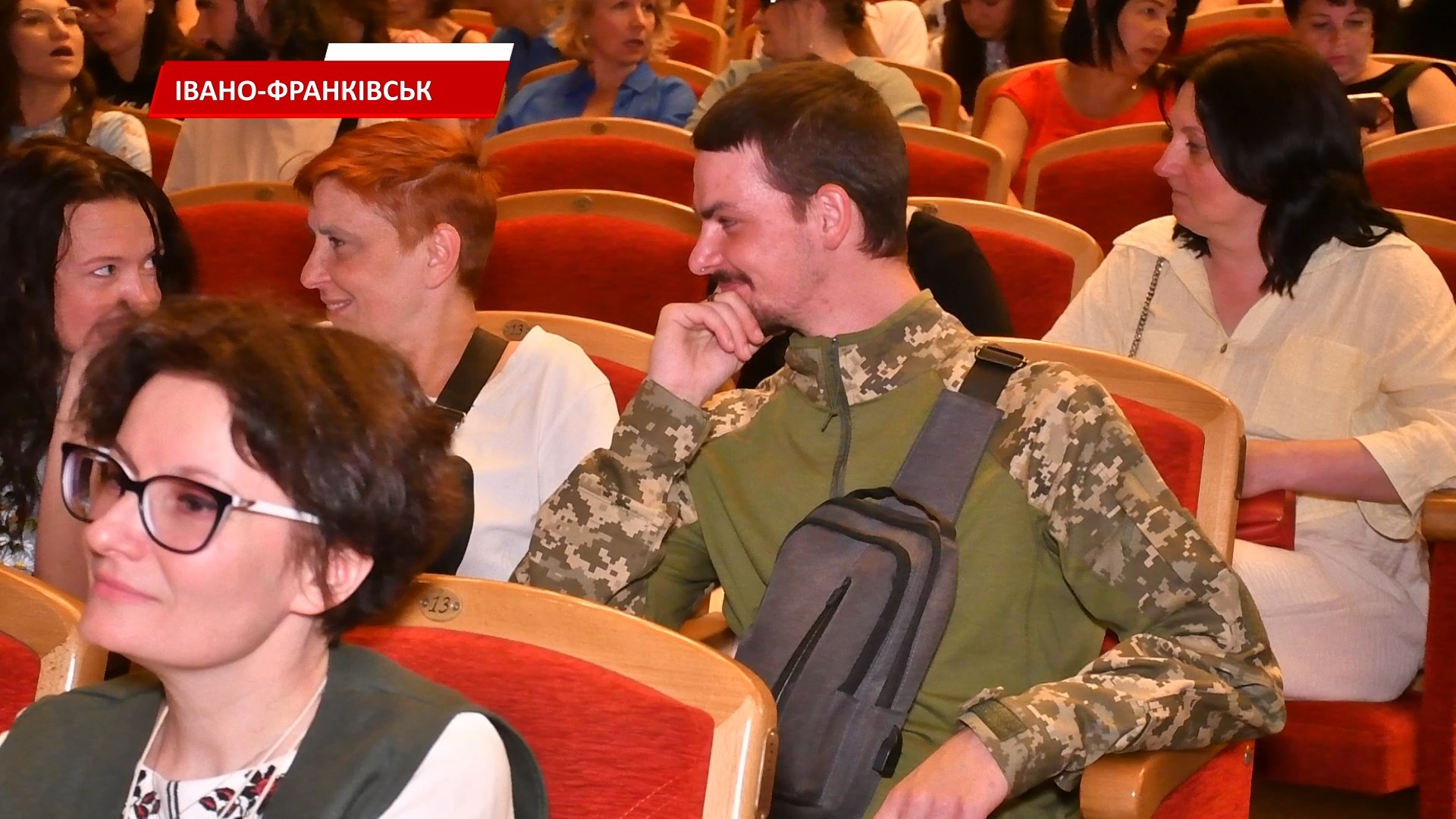 anato - В Івано-Франківську показали благодійну виставу «Червона Рута». Відео - rai.ua