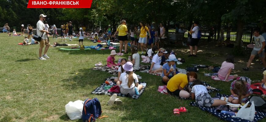 Понад пів сотні дітей з Херсонщини протягом тижня перебували в таборі на Прикарпатті. Відео