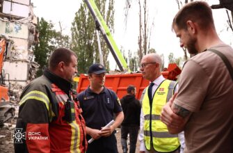 Посол Королівства Данія в Україні відвідав одне з місць російського удару в Києві