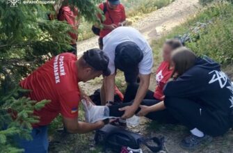 Рятувальники надали допомогу травмованій туристці на Говерлі