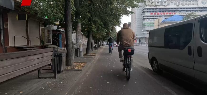 Руслан Марцінків із комунальниками об’їхали майже весь район Набережної. Відео