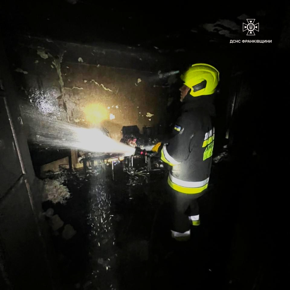 iod8 - Під час пожежі в багатоповерхівці вогнеборці врятували 2 людей - rai.ua