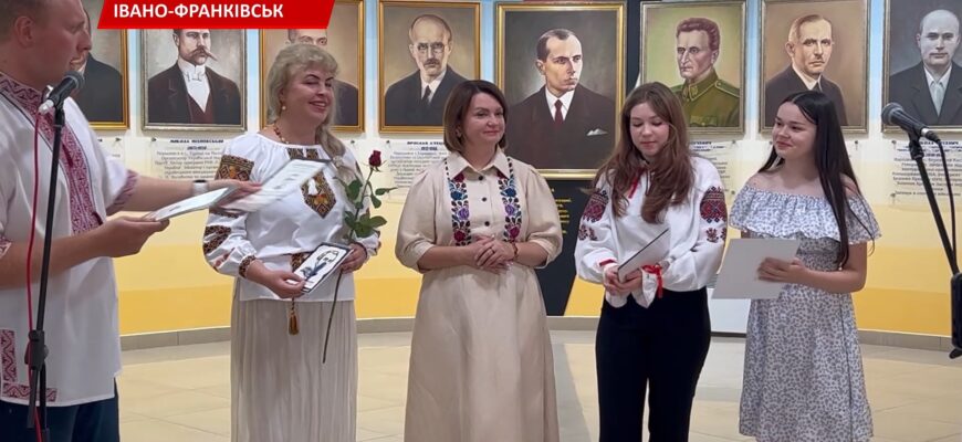 В Івано-Франківську відзначили учасників конкурсу Шевченківських читань. Відео