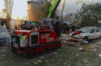 Рятувальники в Києві дістали з-під завалів ще три тіла загиблих мешканців