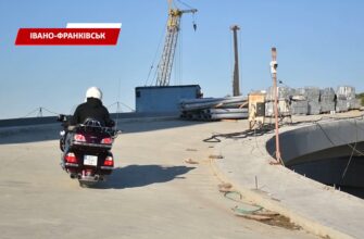 Руслан Марцінків на мотоциклі перевірив міст на Пасічну. Відео