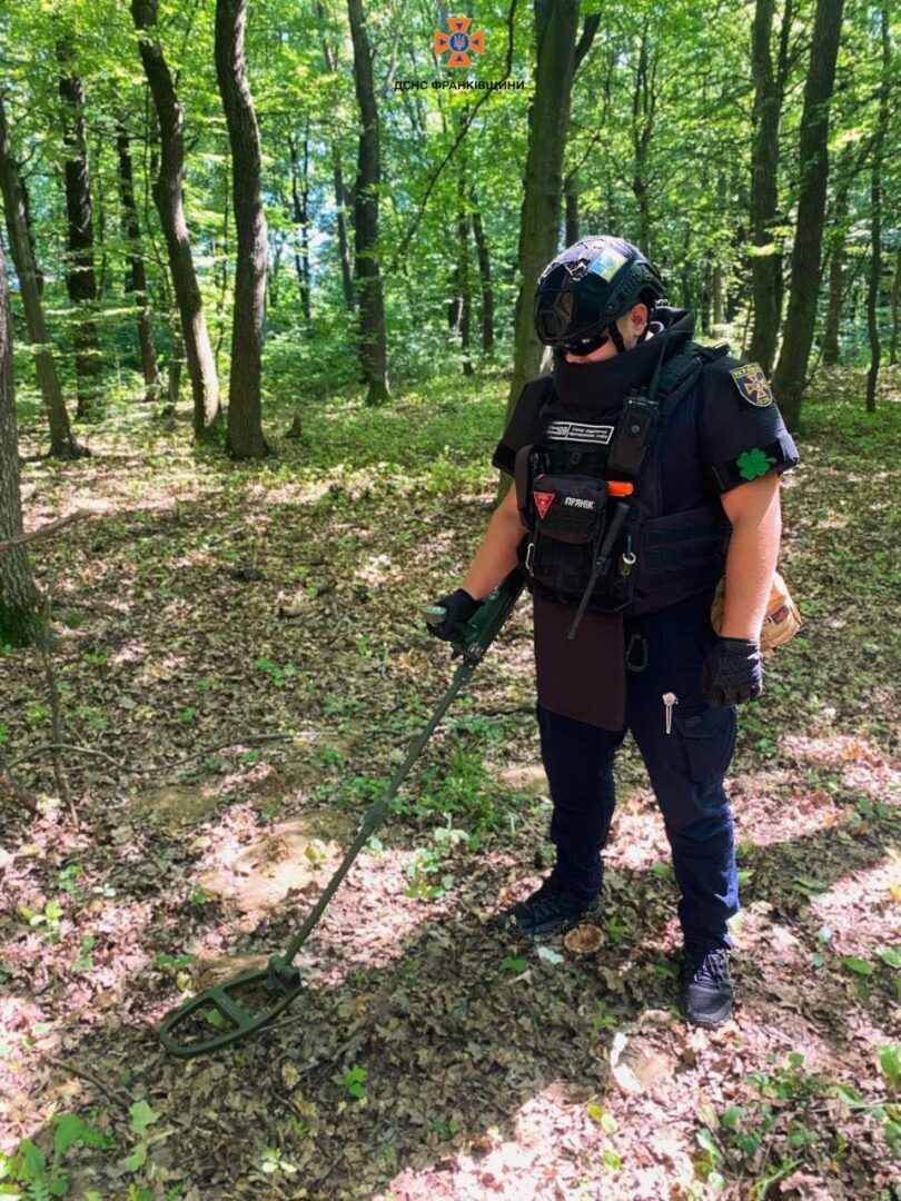 piol - На Прикарпатті піротехніки знешкодили 2 застарілі боєприпаси - rai.ua