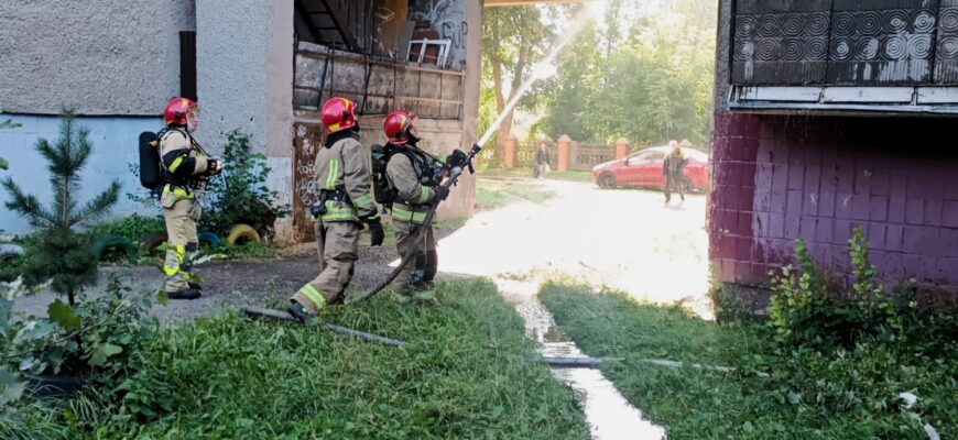 В Івано-Франківську під час пожежі врятовано жінку та евакуйовано 7 осіб