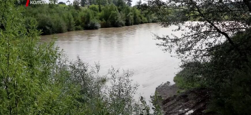 У Коломийській громаді укріплюють дамби. Відео