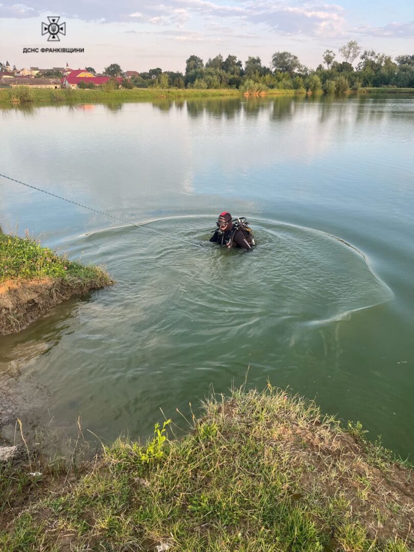 ra7 - Івано-Франківський район: рятувальники дістали тіло підлітка з озера - rai.ua