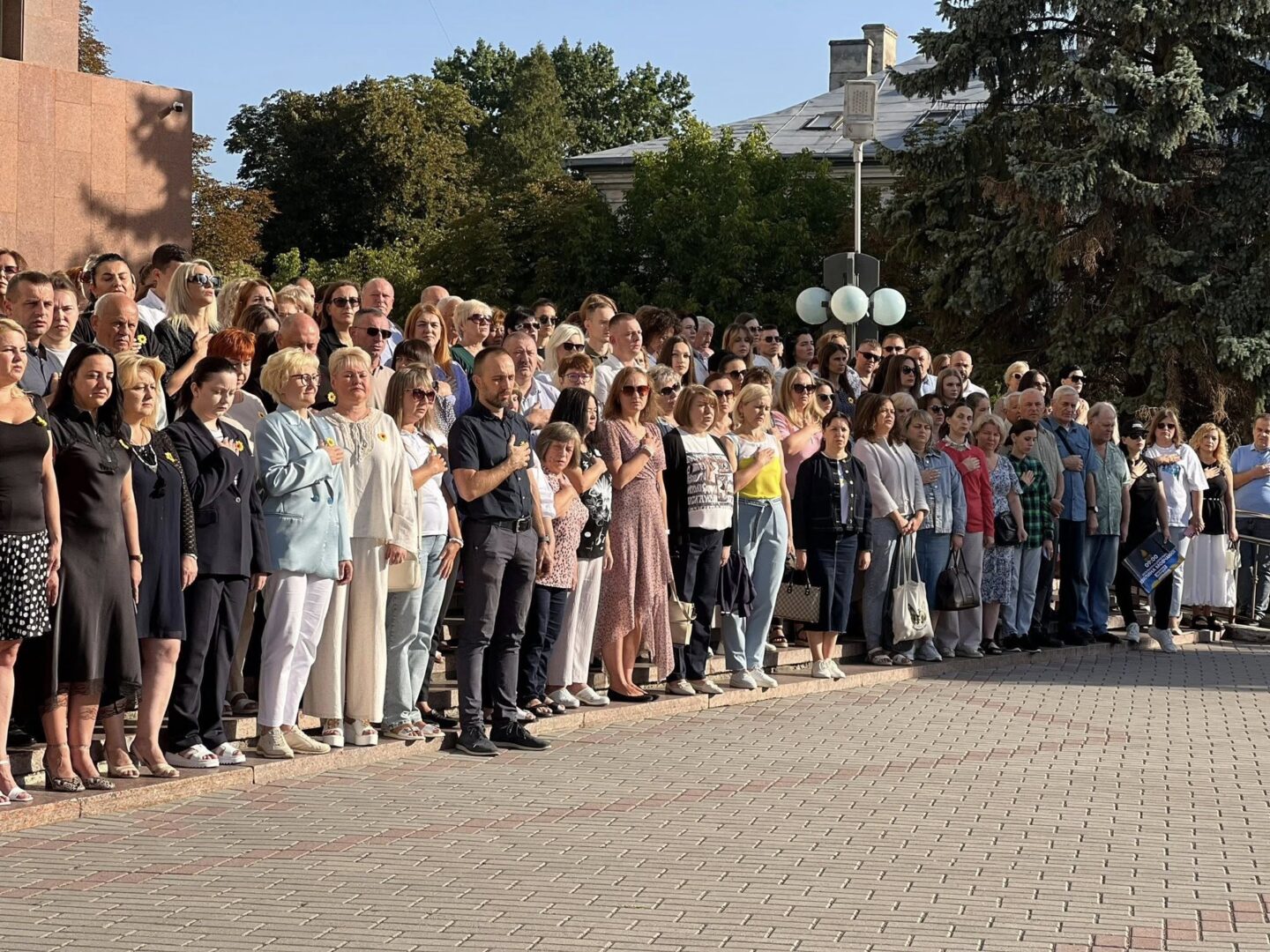 shyd8 - В Івано-Франківську вшанували полеглих Героїв - rai.ua