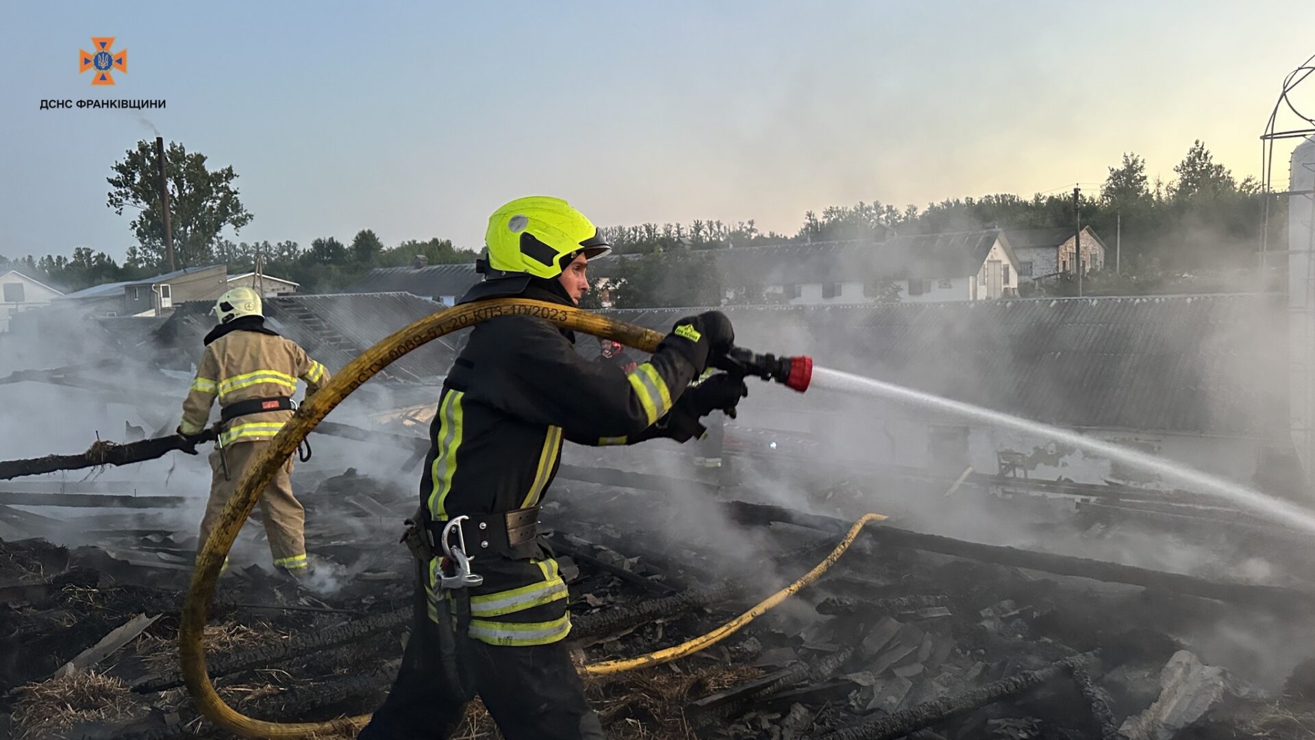 skv - Вогнеборці ліквідували пожежу на птахофабриці - rai.ua
