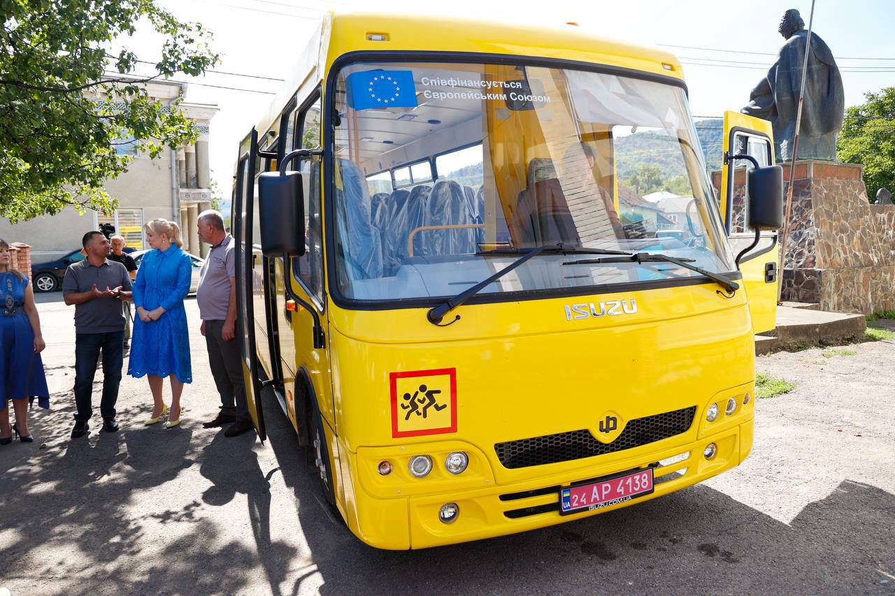 staro - Світлана Онищук передала шкільний автобус для учнів Старокутського ліцею - rai.ua