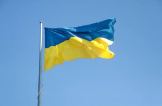 Найбільший прапор на Івано-Франківщині урочисто підняли у селі Старий Угринів