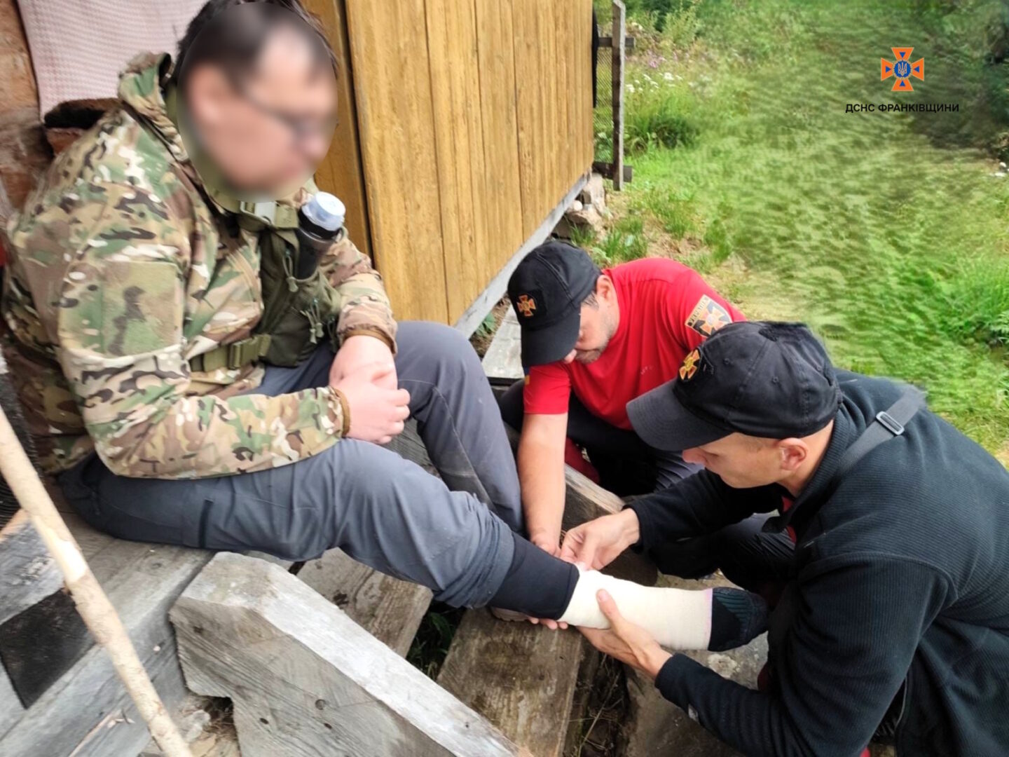 vaviua - Рятувальники надали допомогу травмованому киянину в горах - rai.ua