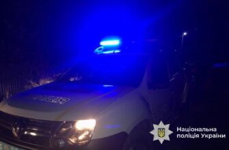 Поліцейські Калущини допомогли літній жінці дістатися додому