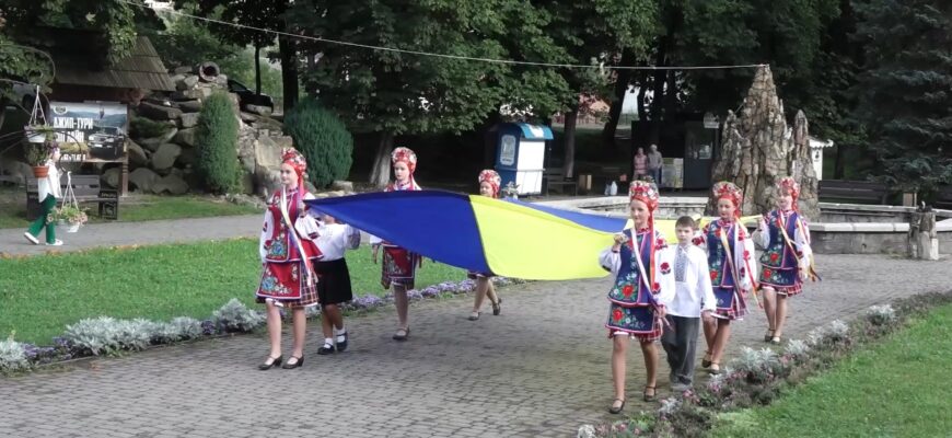 У місті Яремче відзначили День Державного Прапора. Відео
