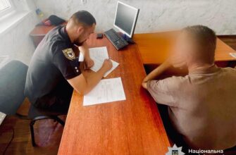Поліцейські встановили чоловіка, який показував нацистський жест під час хвилини мовчання