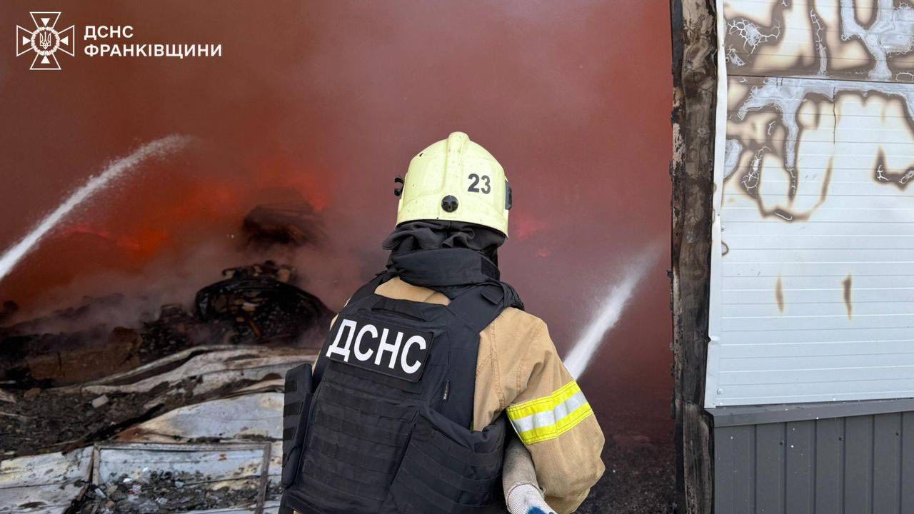 agnesh - На Івано-Франківщині ліквідовують пожежу після російського обстрілу - rai.ua