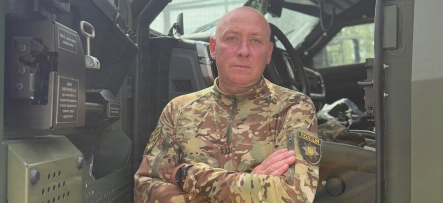 25 кілометрів їхав на одних дисках, аби врятувати побратимів: історія прикарпатського поліцейського