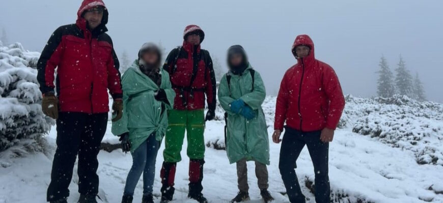 Рятувальники розшукали заблукалих туристів на Говерлі