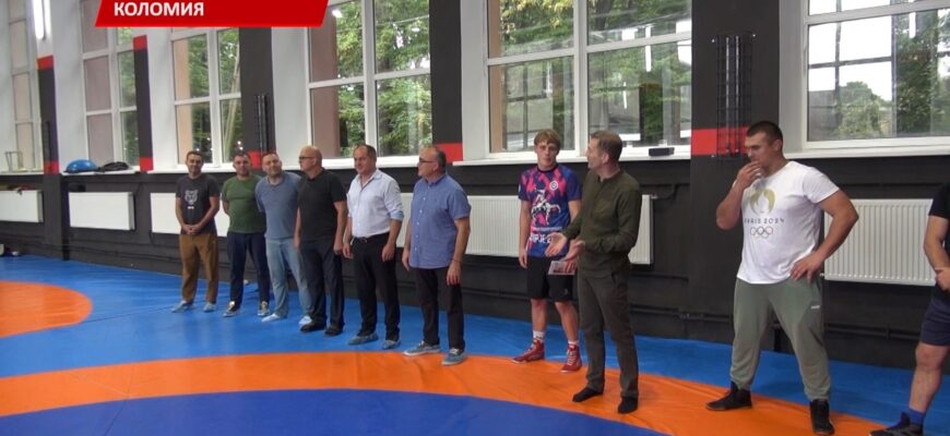 У Коломиї привітали 17-річного Чемпіона світу з вільної боротьби Артура Костюка