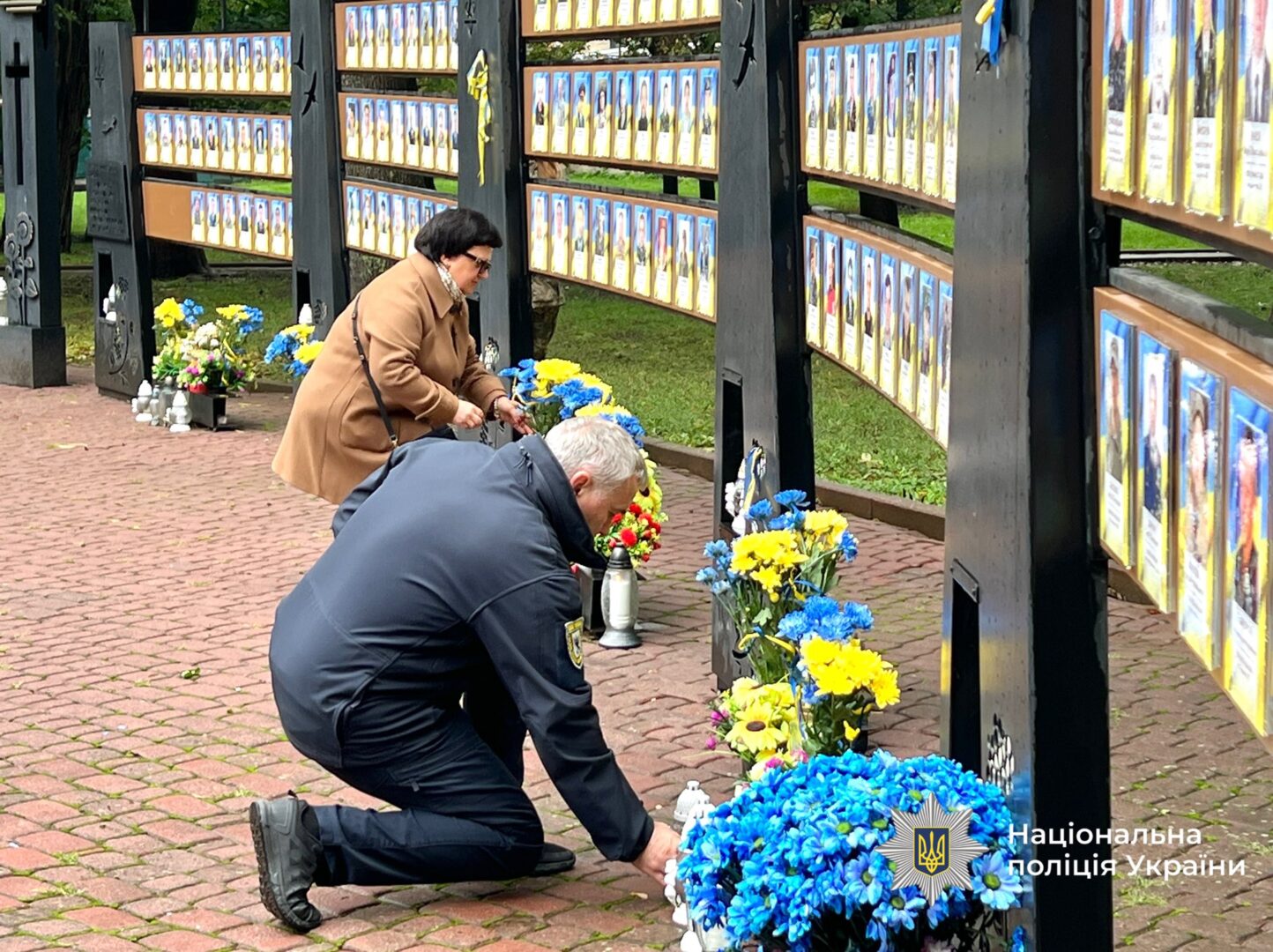 daza - У Меморіальному сквері Івано-Франківська відбувся молебень - rai.ua