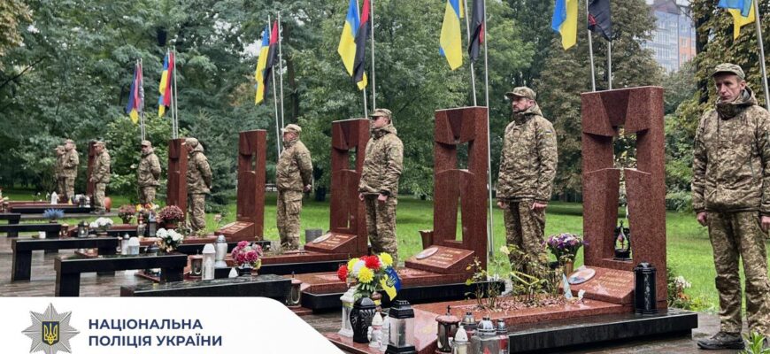 У Меморіальному сквері Івано-Франківська відбувся молебень