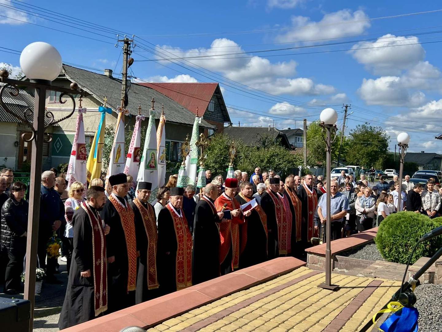 gshpv - У Галицькій громаді освятили пам’ятні стели загиблим захисникам - rai.ua