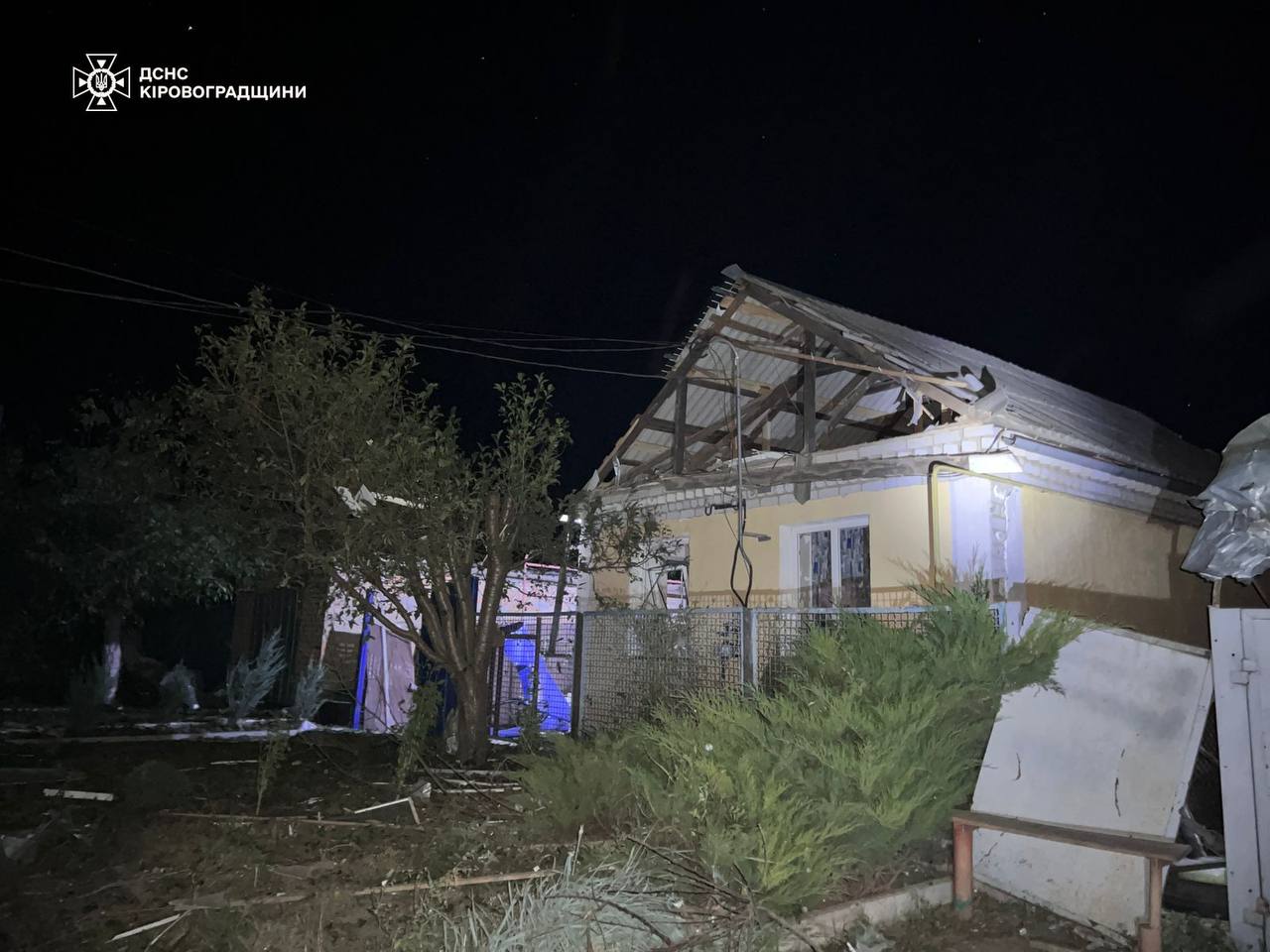 kanr8 - На Кіровоградщині рятувальники ліквідовують наслідки дронової атаки - rai.ua