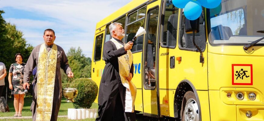 Світлана Онищук передала новий «школярик» для Вербовецької гімназії