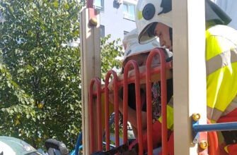 В Крихівцях дитина застрягла у конструкції дитячої гірки