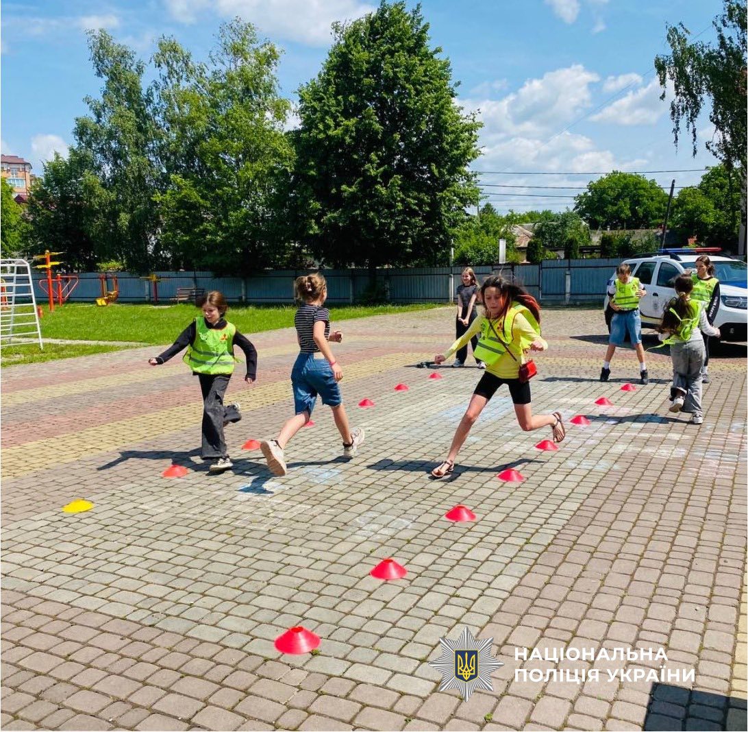 oshchdshz - Поліцейські офіцери освітньої безпеки провели уроки в навчальних закладах - rai.ua