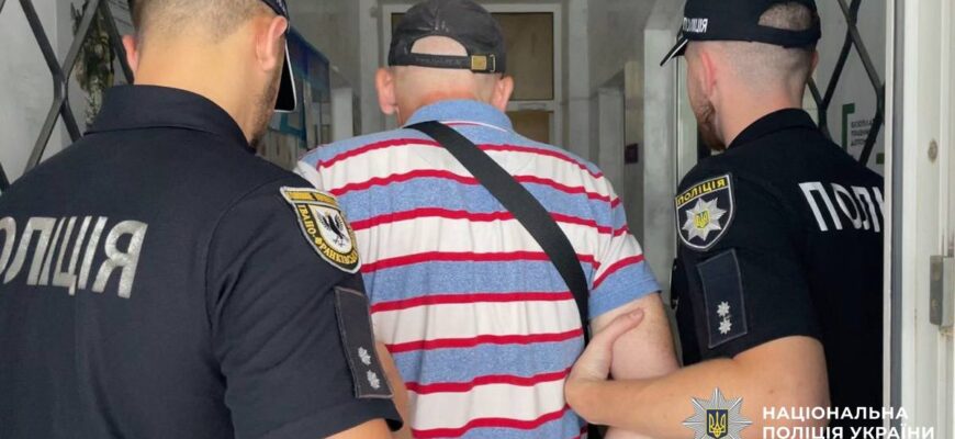 Вчинив розбій у громадському транспорті: поліцейські Івано-Франківська затримали зловмисника
