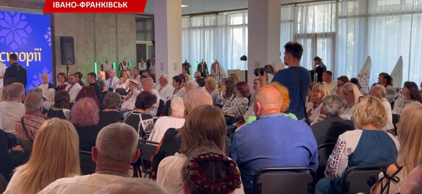 В Івано-Франківську відбувся мистецький захід «Вишиті історії мого роду». Відео