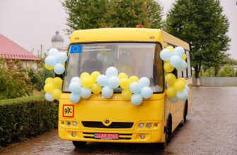 Світлана Онищук передала новенький «школярик» для Пійлівського ліцею
