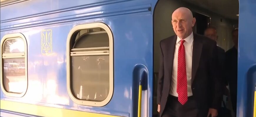До України прибув Міністр оборони Великобританії Джон Гілі