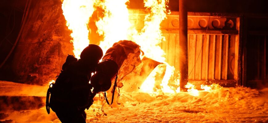 росіяни вдарили по рятувальниках, які ліквідовували пожежу